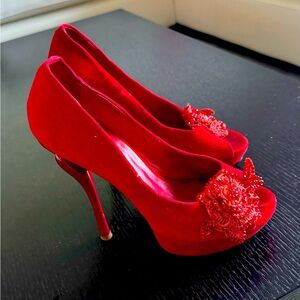Basic Editions suede red size 36